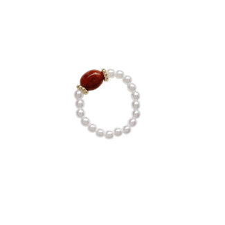 Cette bague à perles vintage unique attire l'attention avec son élégance. Les perles et les pierres synthétiques ajoutent une touche vintage.