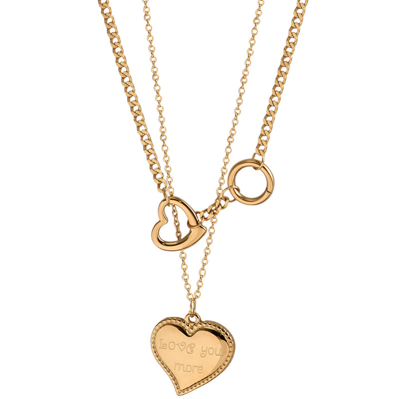 Cette chaîne en titane plaqué or avec pendentif en coeur pour une touche romantique. Le matériau en titane est résistant à la corrosion et durable.
