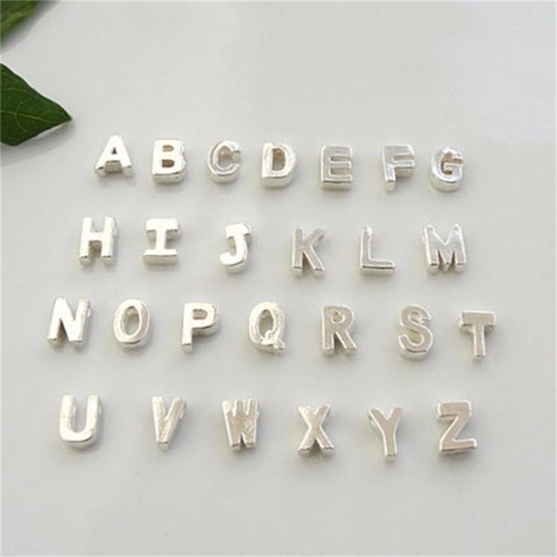 Pendentifs avec toutes les lettres de l'alphabet